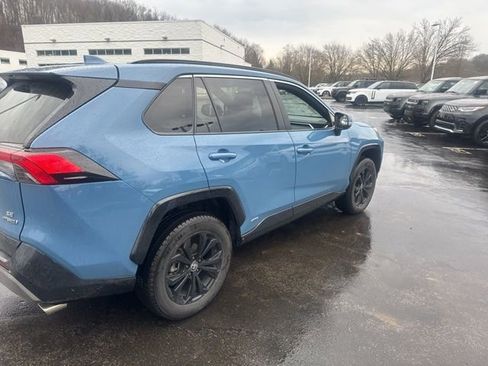 Used 2022 Toyota RAV4 SE w/ Convenience Package image 5