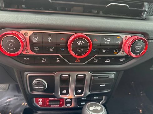 Used 2025 Jeep Wrangler Rubicon w/ Safety Group AWD/4WD image 12