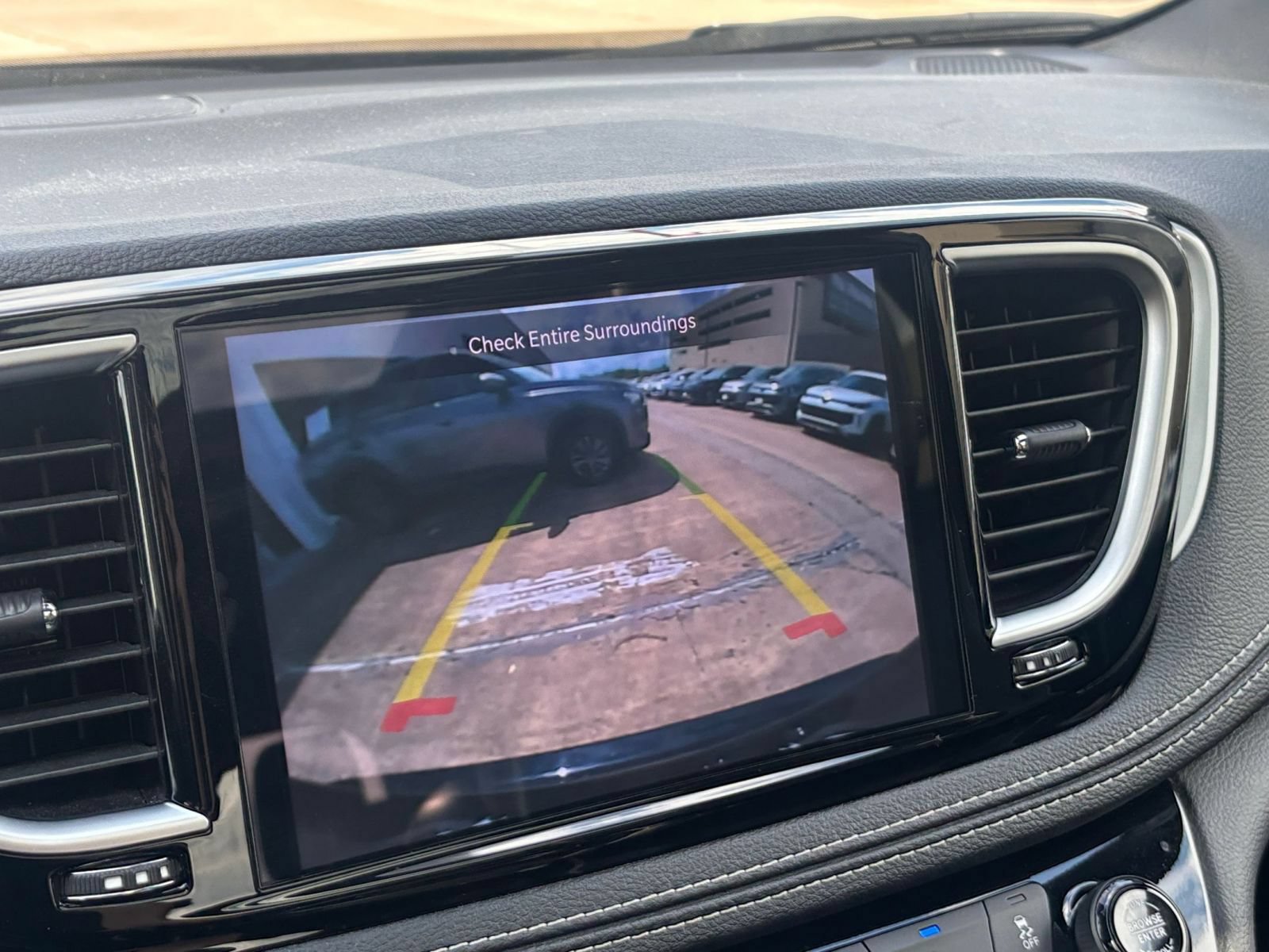 Used 2025 Chrysler Pacifica Limited FWD image 26