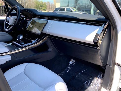 Used 2024 Land Rover Range Rover Sport SE image 18