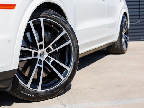 New 2025 Porsche Cayenne Turbo image 12