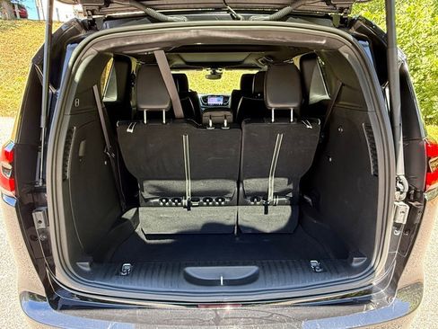 Used 2025 Chrysler Pacifica Limited FWD image 17