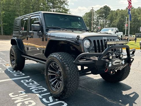 Used 2017 Jeep Wrangler Unlimited Rubicon w/ Connectivity Group AWD/4WD image 2
