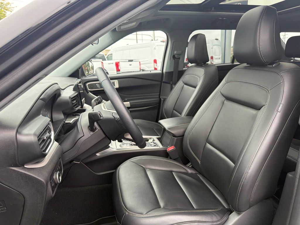 Used 2023 Ford Explorer XLT w/ Equipment Group 202A AWD/4WD image 9