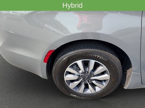 Used 2023 Chrysler Pacifica Touring-L FWD image 24