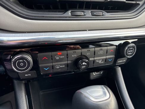 Certified 2022 Jeep Compass Limited image 17