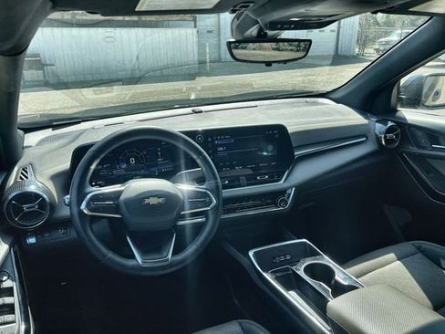 Certified 2025 Chevrolet Equinox LT w/ Convenience Package II image 10