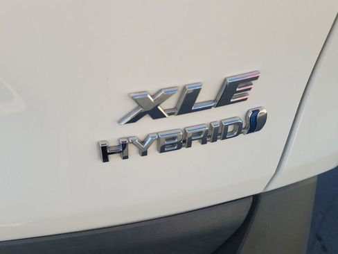 Used 2022 Toyota RAV4 XLE image 6