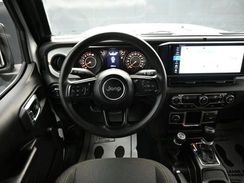 Used 2024 Jeep Gladiator Sport AWD/4WD image 12