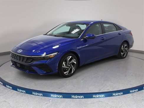 Used 2024 Hyundai Elantra Limited image 1