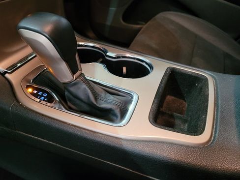 Used 2016 Jeep Grand Cherokee Laredo image 30