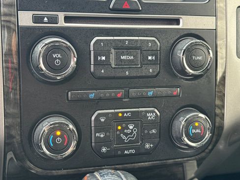 Used 2016 Ford Expedition Limited image 18