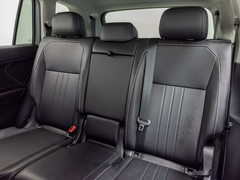 Used 2024 Volkswagen Tiguan SE FWD image 26