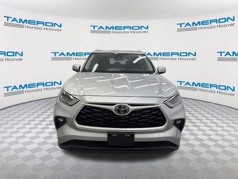 Used 2023 Toyota Highlander XLE FWD image 8