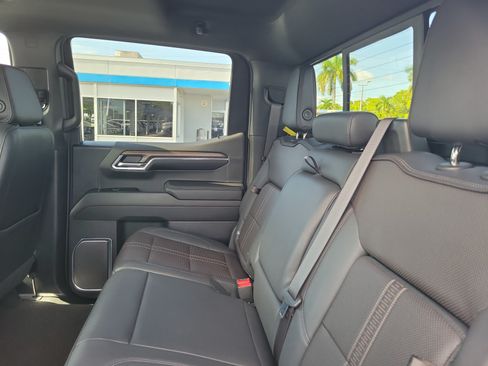 Used 2024 Chevrolet Silverado 1500 High Country w/ Technology Package AWD/4WD image 9