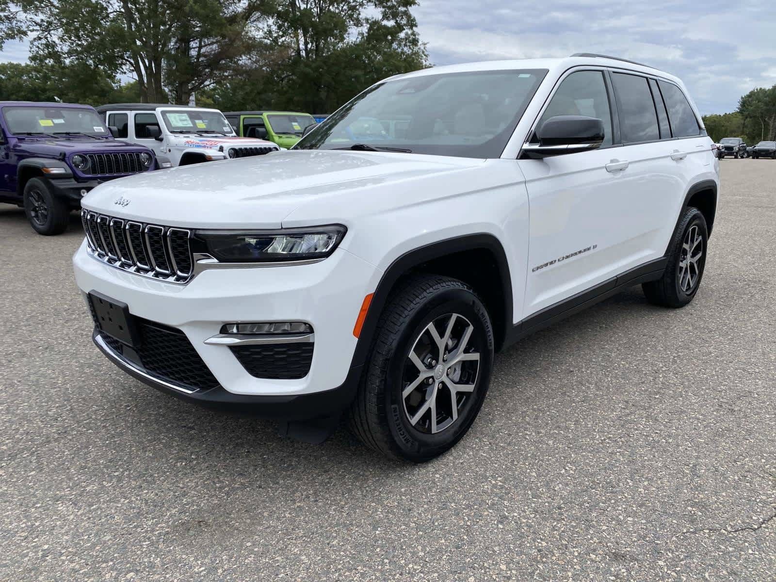 Certified 2023 Jeep Grand Cherokee Limited AWD/4WD image 9