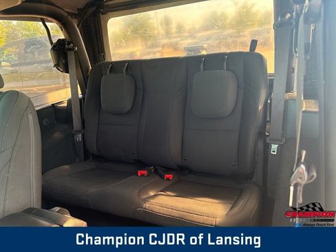 Used 2019 Jeep Wrangler Sport AWD/4WD image 14