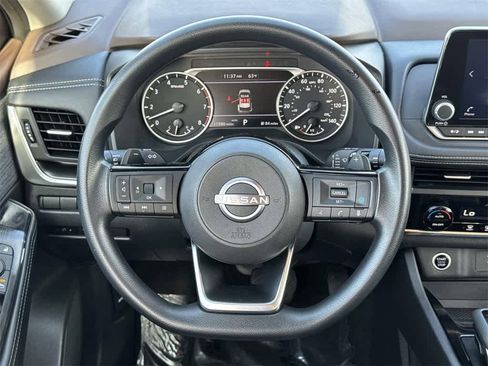 Used 2023 Nissan Rogue SV image 12