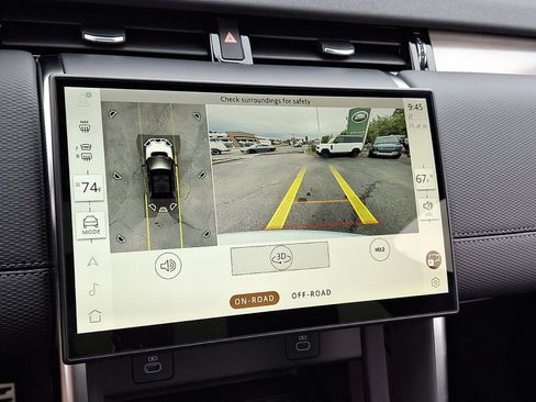 Certified 2025 Land Rover Discovery Sport Dynamic SE AWD/4WD image 24