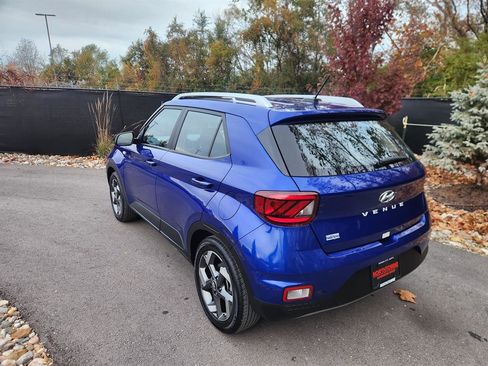 Certified 2024 Hyundai Venue SEL image 3