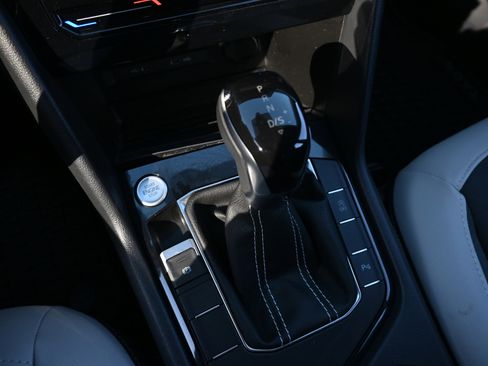 Used 2025 Volkswagen Taos SE image 30