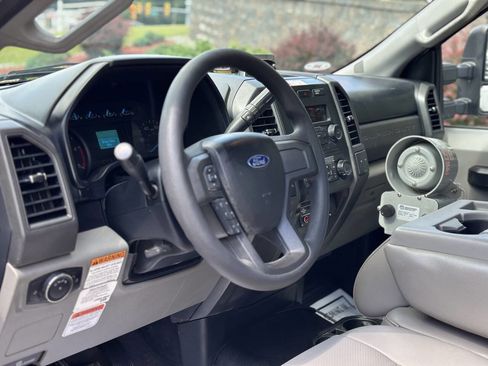 Used 2017 Ford F550 2WD Regular Cab Super Duty image 23