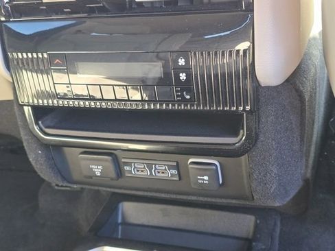 Used 2024 Jeep Wagoneer Series II AWD/4WD image 36