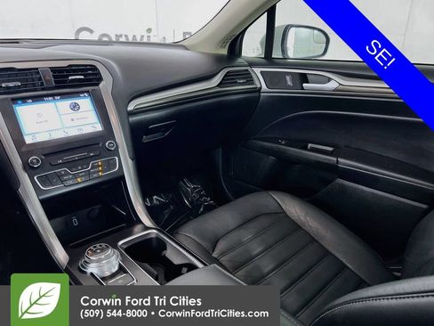 Used 2017 Ford Fusion SE w/ Fusion SE Technology Package FWD image 26