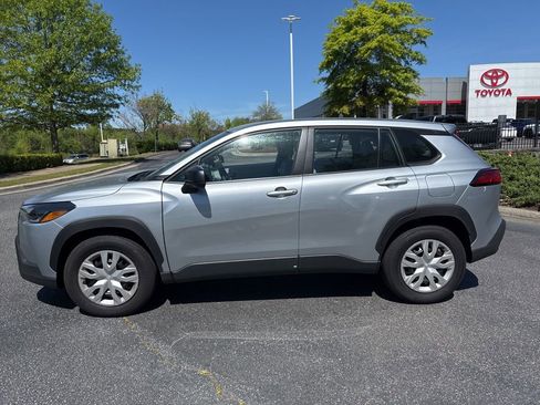 Used 2025 Toyota Corolla Cross L image 3