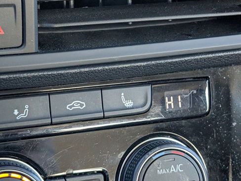 Used 2024 Volkswagen Jetta SE image 18