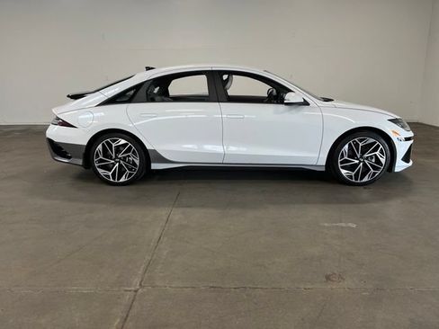 Used 2024 Hyundai Ioniq 6 SEL RWD image 2