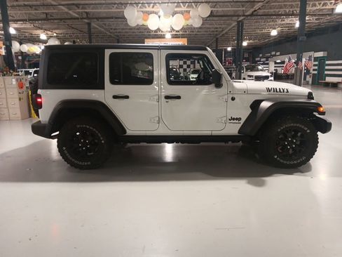Used 2022 Jeep Wrangler Unlimited Sport AWD/4WD image 5