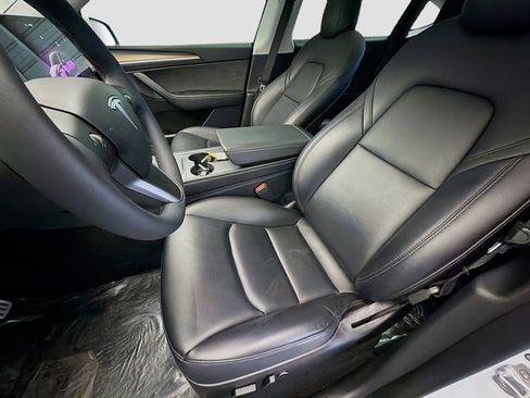 Used 2022 Tesla Model Y Performance image 9