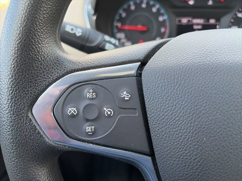 Used 2022 Chevrolet Traverse LS FWD image 31