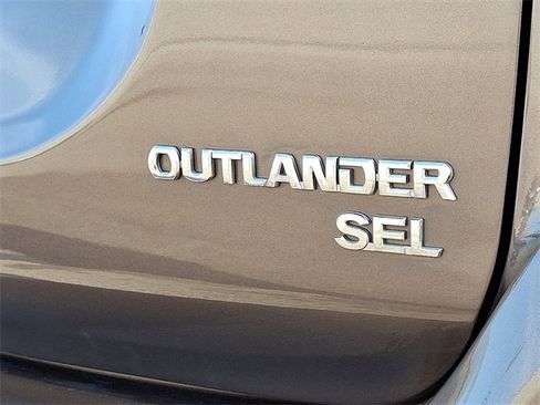 Used 2017 Mitsubishi Outlander SEL image 30