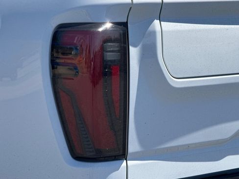 Used 2025 GMC Sierra 2500 AT4 w/ AT4 Premium Plus Package AWD/4WD image 48