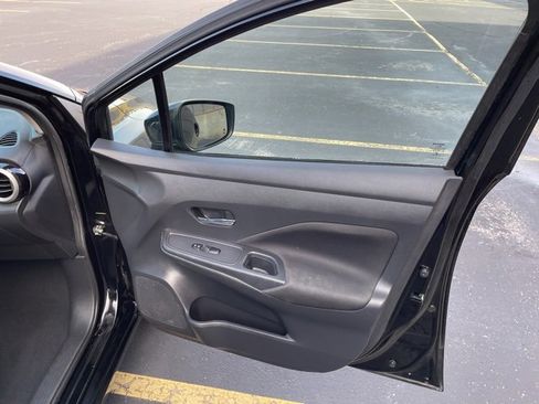 Used 2021 Nissan Versa SV image 40