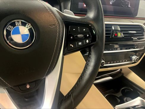 Used 2022 BMW 530i xDrive w/ Premium Package image 23