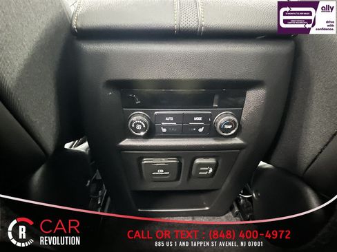 Used 2020 Chevrolet Traverse Premier w/ Redline Edition AWD/4WD image 29