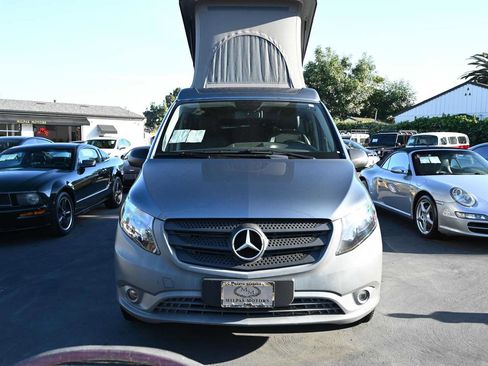 Used 2018 Mercedes-Benz Metris image 2