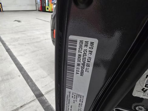 Used 2023 Jeep Wagoneer L Series III w/ Preferred Equipment Group image 16