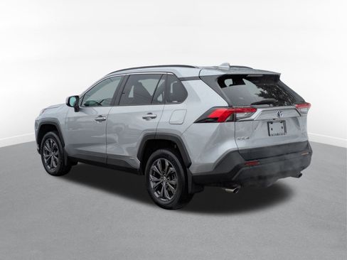 Used 2022 Toyota RAV4 XLE Premium image 4