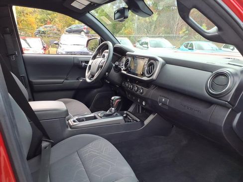 Used 2018 Toyota Tacoma TRD Sport image 19