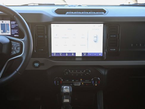 Used 2022 Ford Bronco Wildtrak image 13