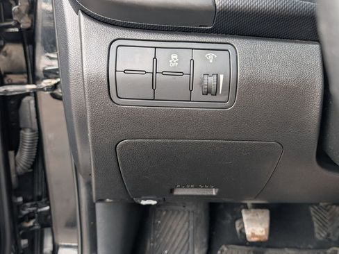 Used 2013 Hyundai Accent SE image 33