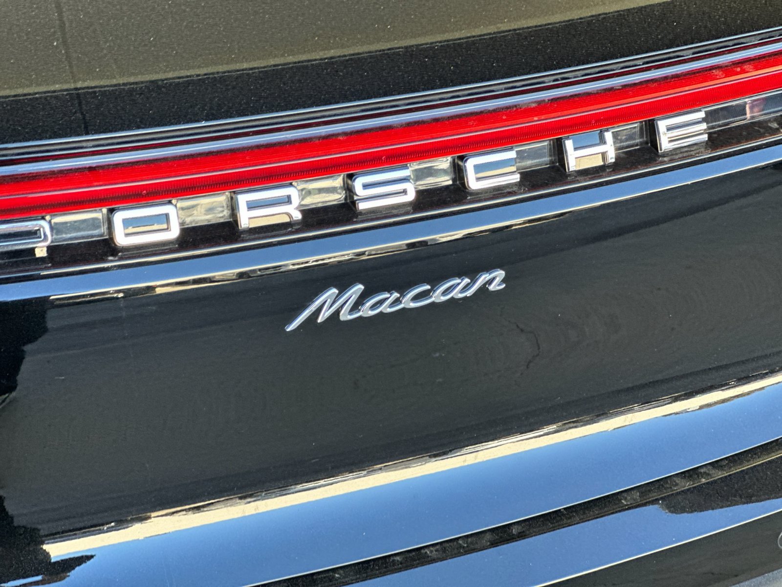 Certified 2026 Porsche Macan AWD/4WD image 33