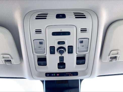 Used 2024 GMC Yukon Denali w/ Advanced Technology Package AWD/4WD image 35
