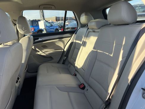 Used 2015 Volkswagen Golf S image 24