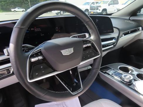 Used 2024 Cadillac Lyriq Sport RWD image 16