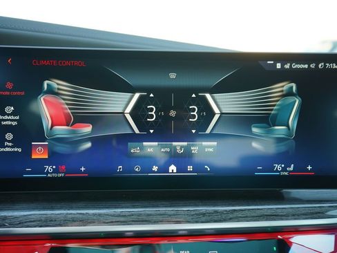 New 2026 BMW 760i xDrive w/ Premium Package image 18